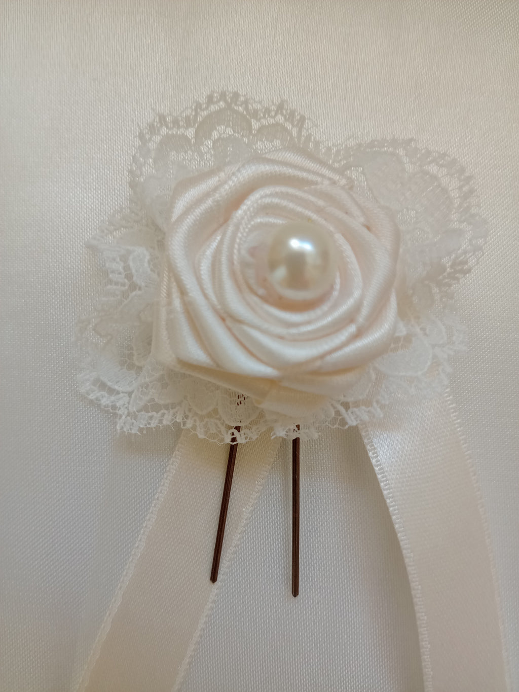 Rosa Avorio per Capelli con Pizzo e Perla – Accessorio Sposa Fatto a Mano
