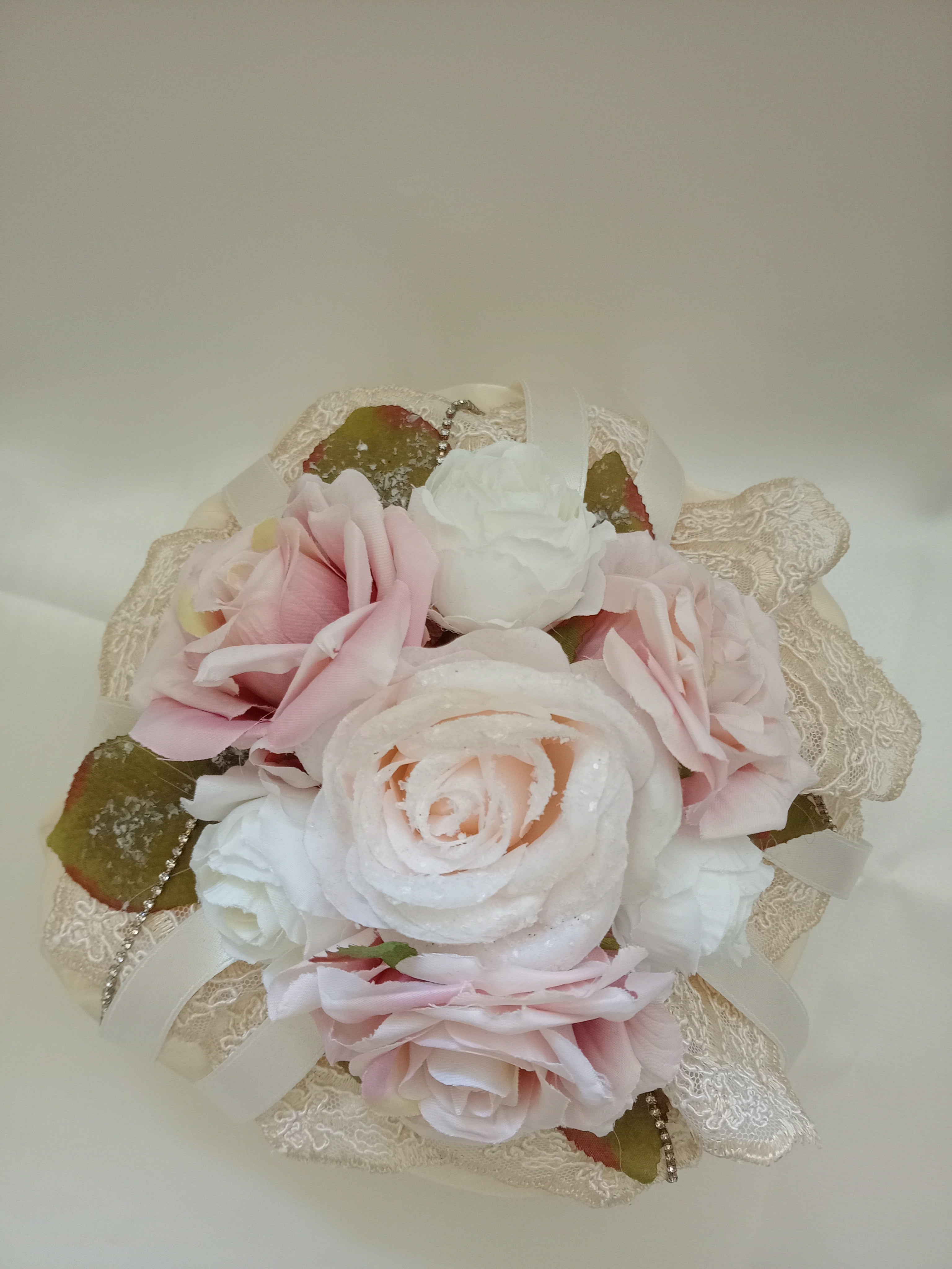 Bon Bon Profumato con Fiori, Pizzo e Strass – Fatto a Mano