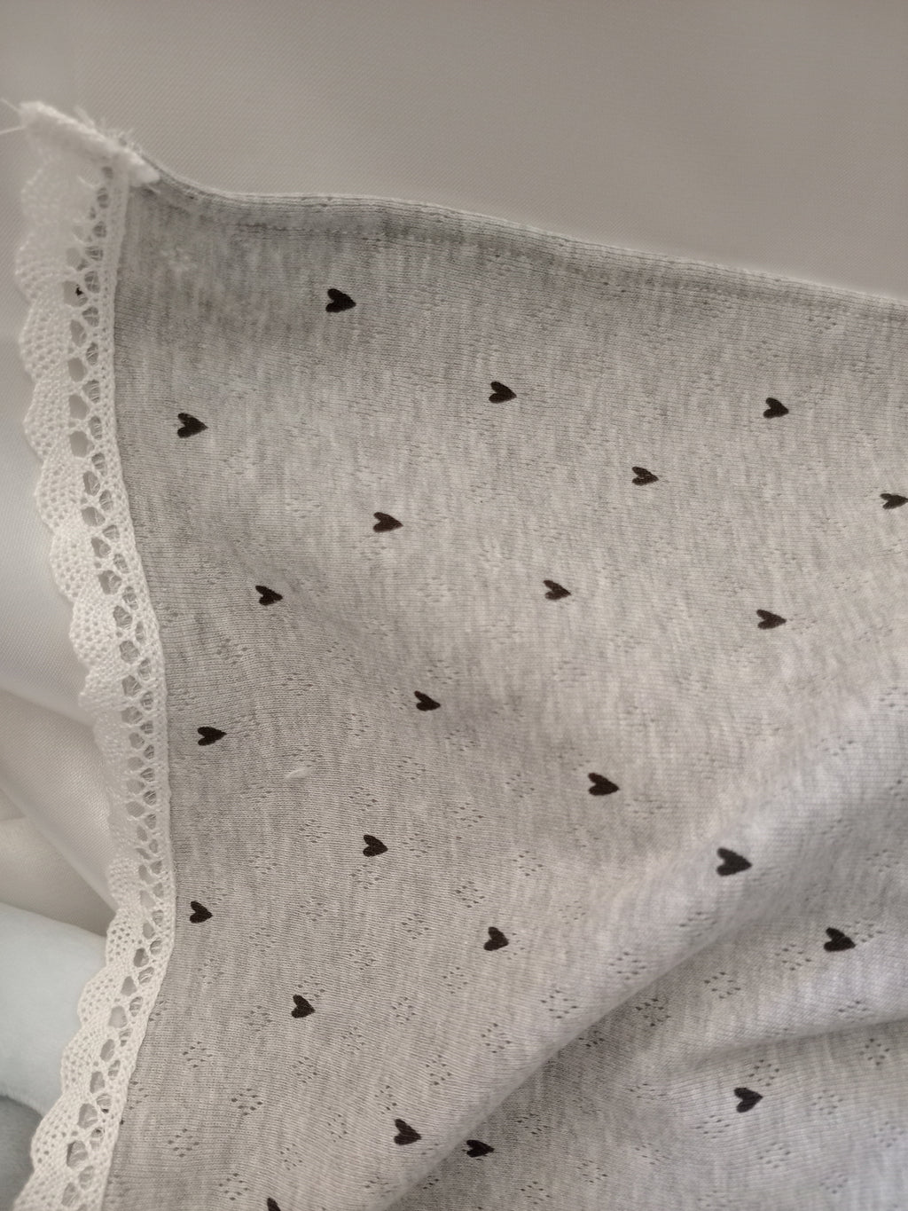 Copertina Neonato in Cotone con Pizzo per Carrozzina – Realizzata a Mano, Personalizzabile