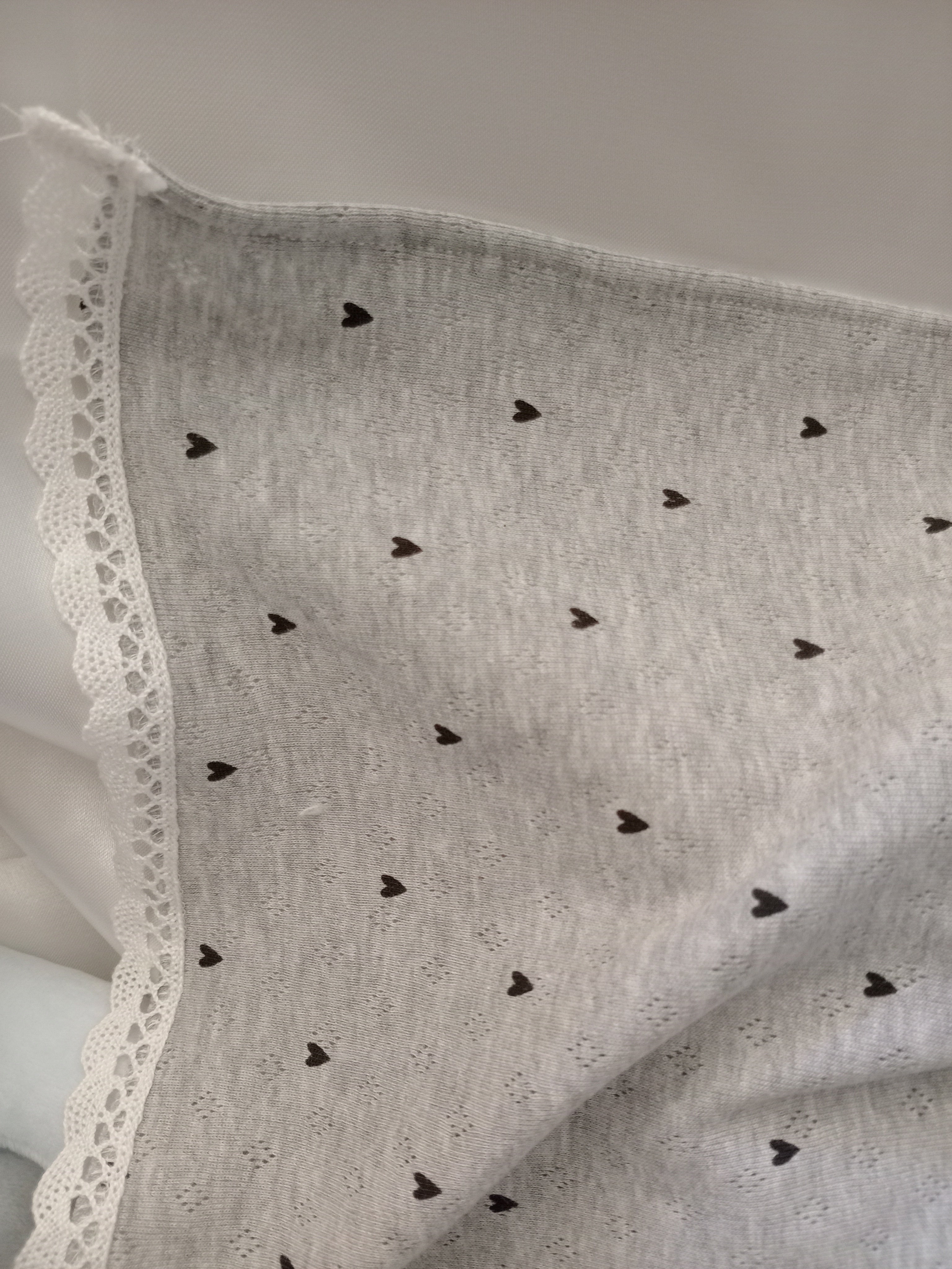 Copertina Neonato in Cotone con Pizzo per Carrozzina – Realizzata a Mano, Personalizzabile