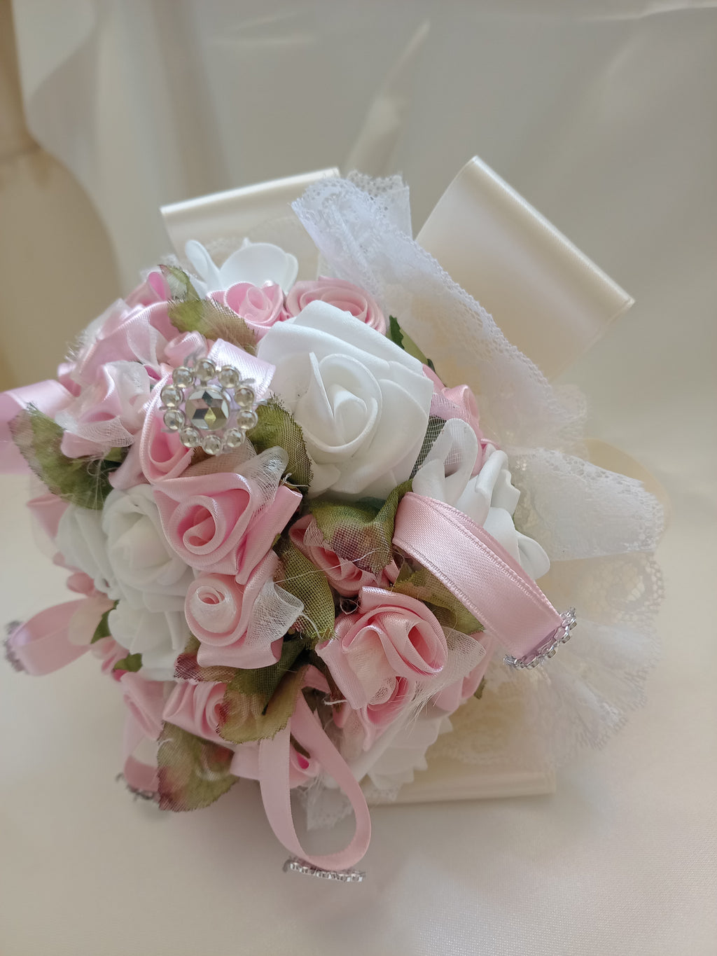 Bouquet Damigella con Fiori in Lattice e Raso – Fatto a Mano, Personalizzabile