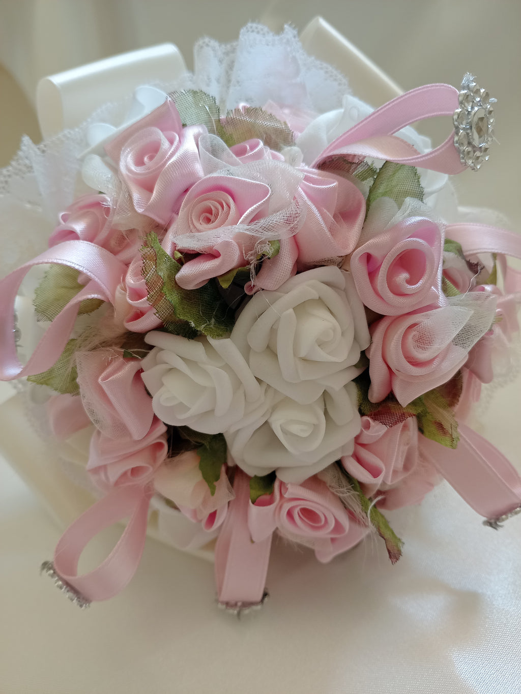 Bouquet Damigella con Fiori in Lattice e Raso – Fatto a Mano, Personalizzabile