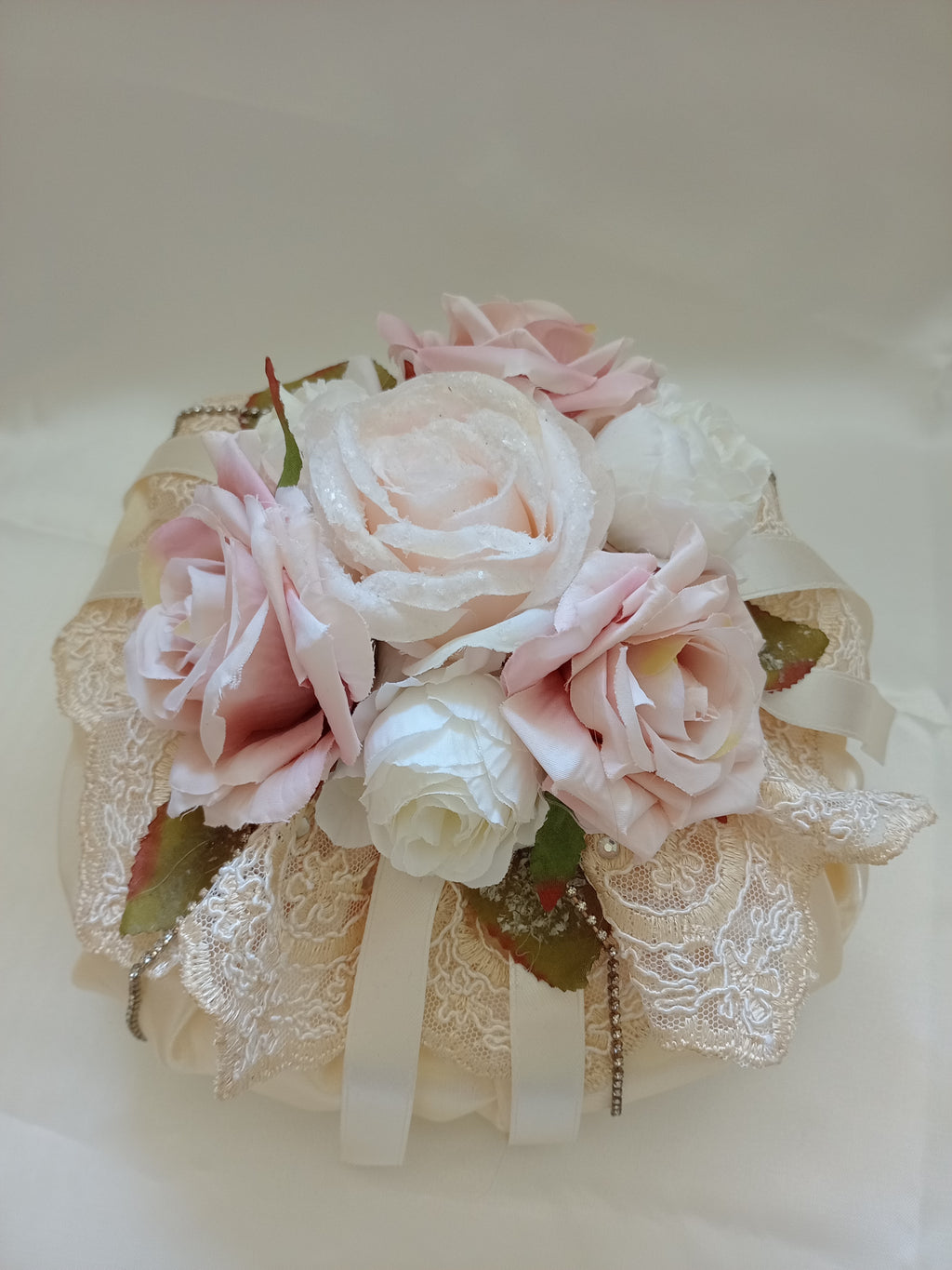 Bon Bon Profumato con Fiori, Pizzo e Strass – Fatto a Mano