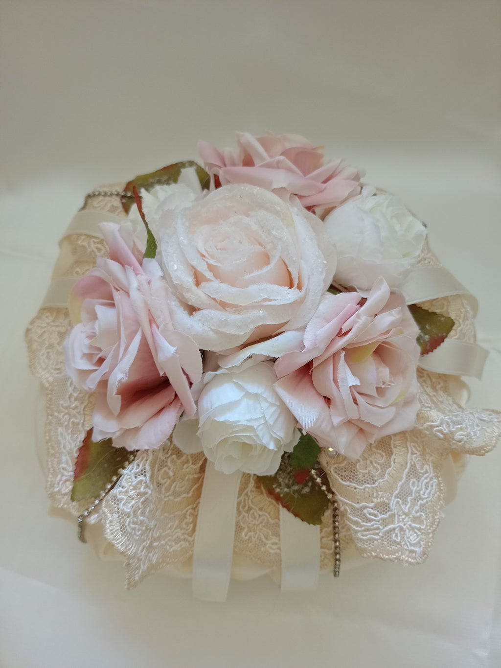 Bon Bon Profumato con Fiori, Pizzo e Strass – Fatto a Mano