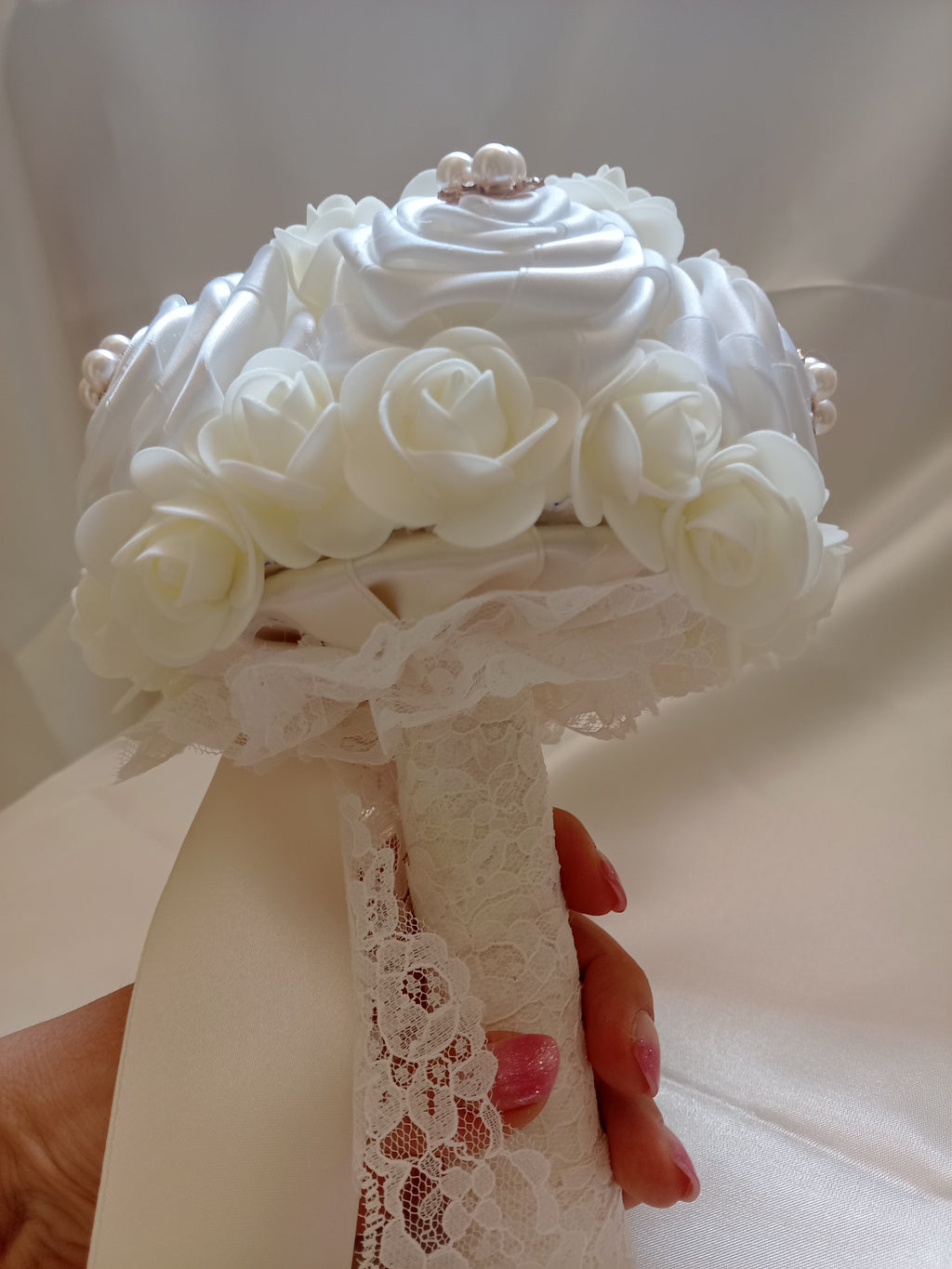 Bouquet Sposa con Rose Fatte a Mano – Avorio Chiaro, Personalizzabile con Iniziali
