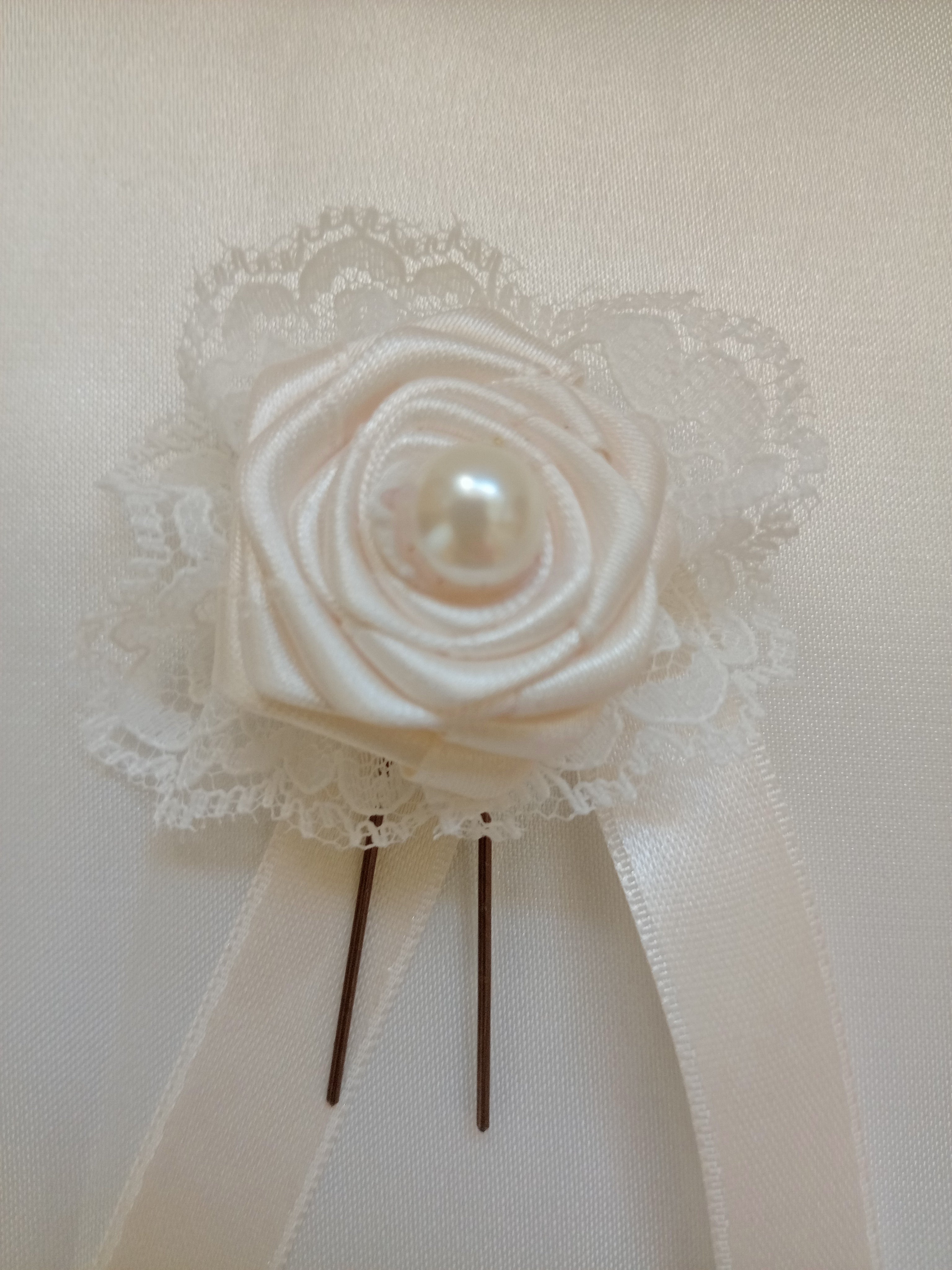 Rosa Avorio per Capelli con Pizzo e Perla – Accessorio Sposa Fatto a Mano