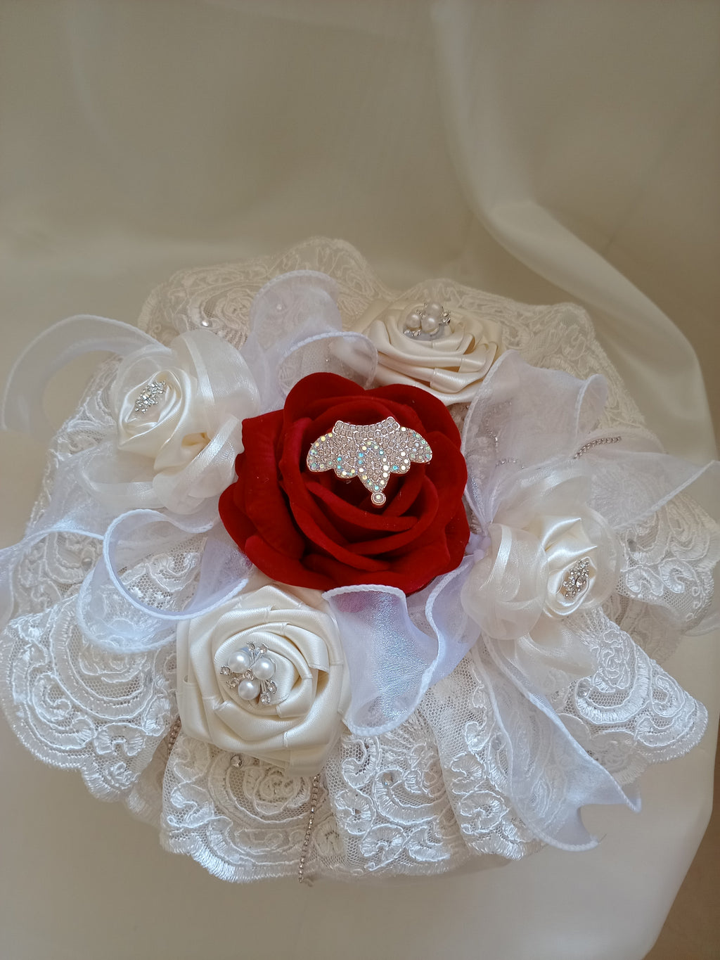 Bon Bon Sposa – Segnaposto Elegante in Velluto e Pizzo, Fatto a Mano