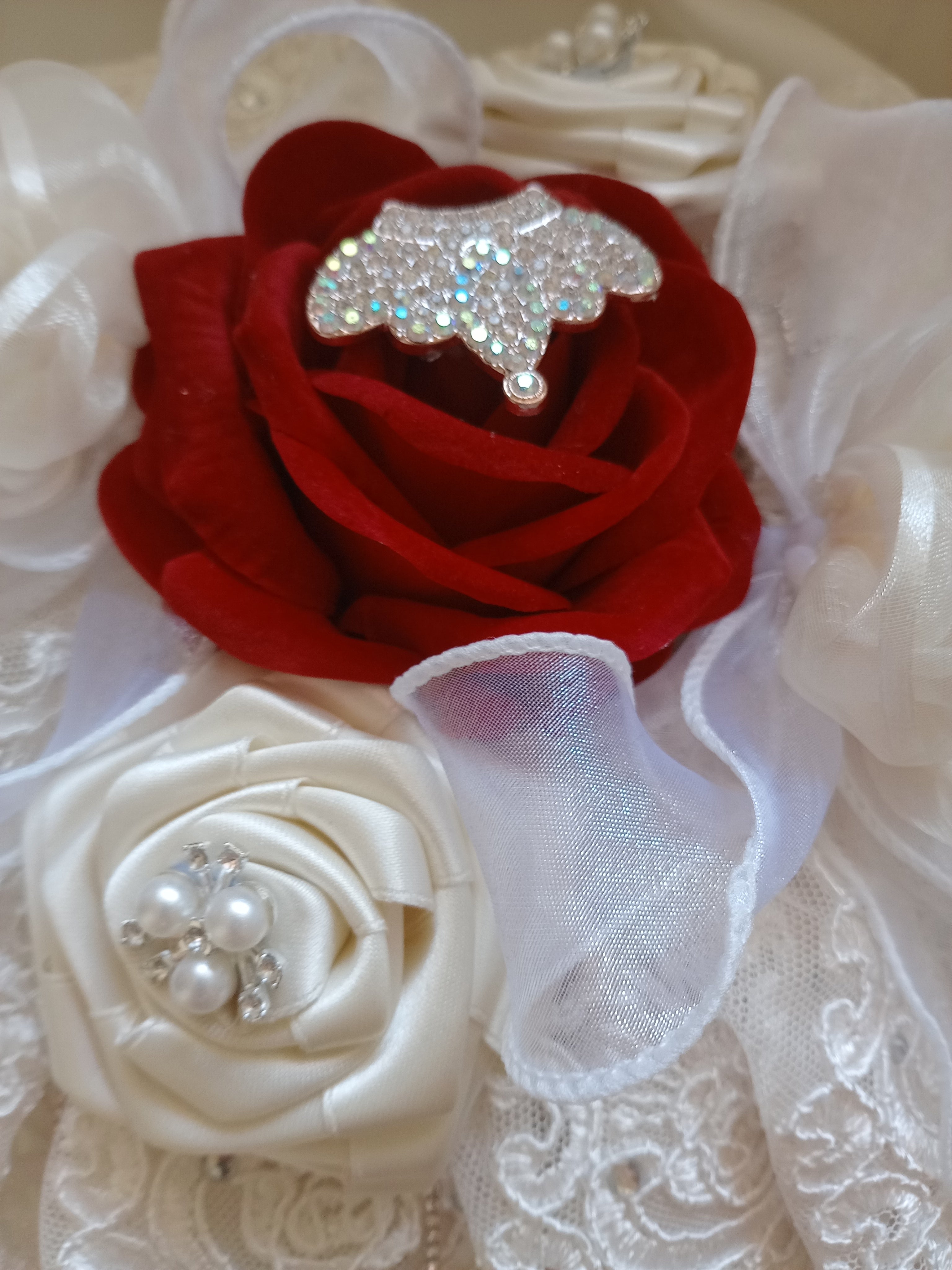 Bon Bon Sposa – Segnaposto Elegante in Velluto e Pizzo, Fatto a Mano