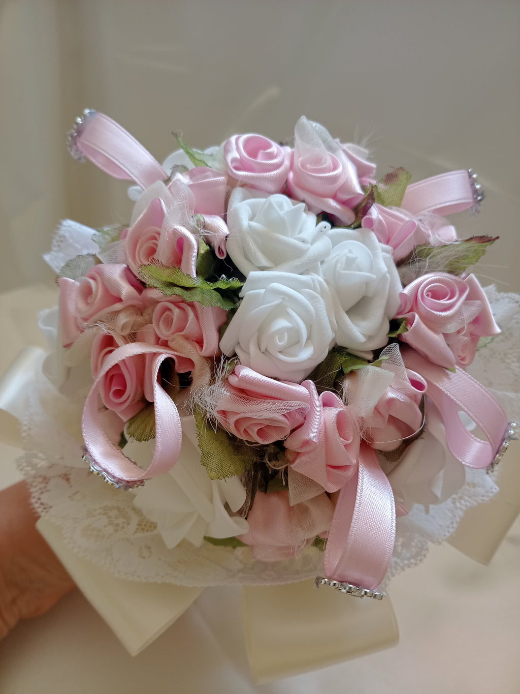 Bouquet Damigella con Fiori in Lattice e Raso – Fatto a Mano, Personalizzabile