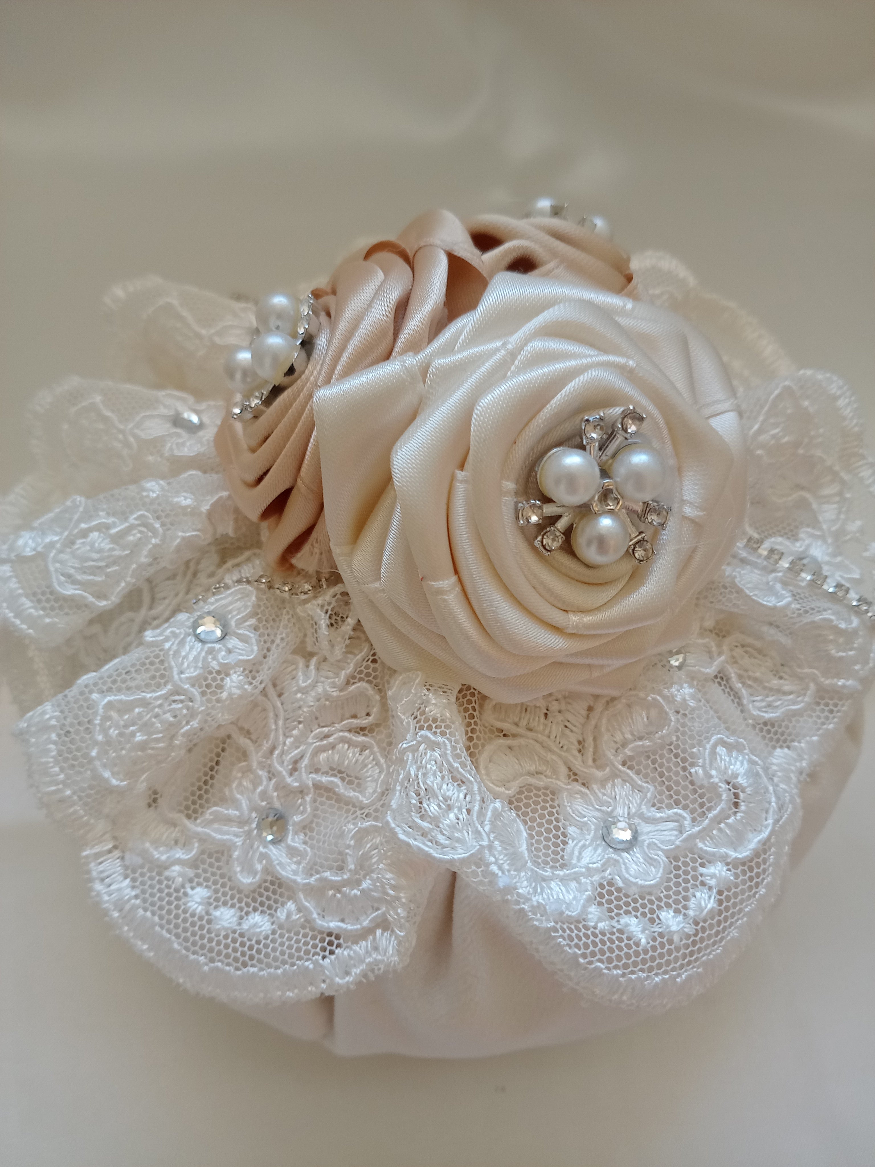 Bon Bon in Velluto con Rose – Bomboniera Matrimonio Fatta a Mano