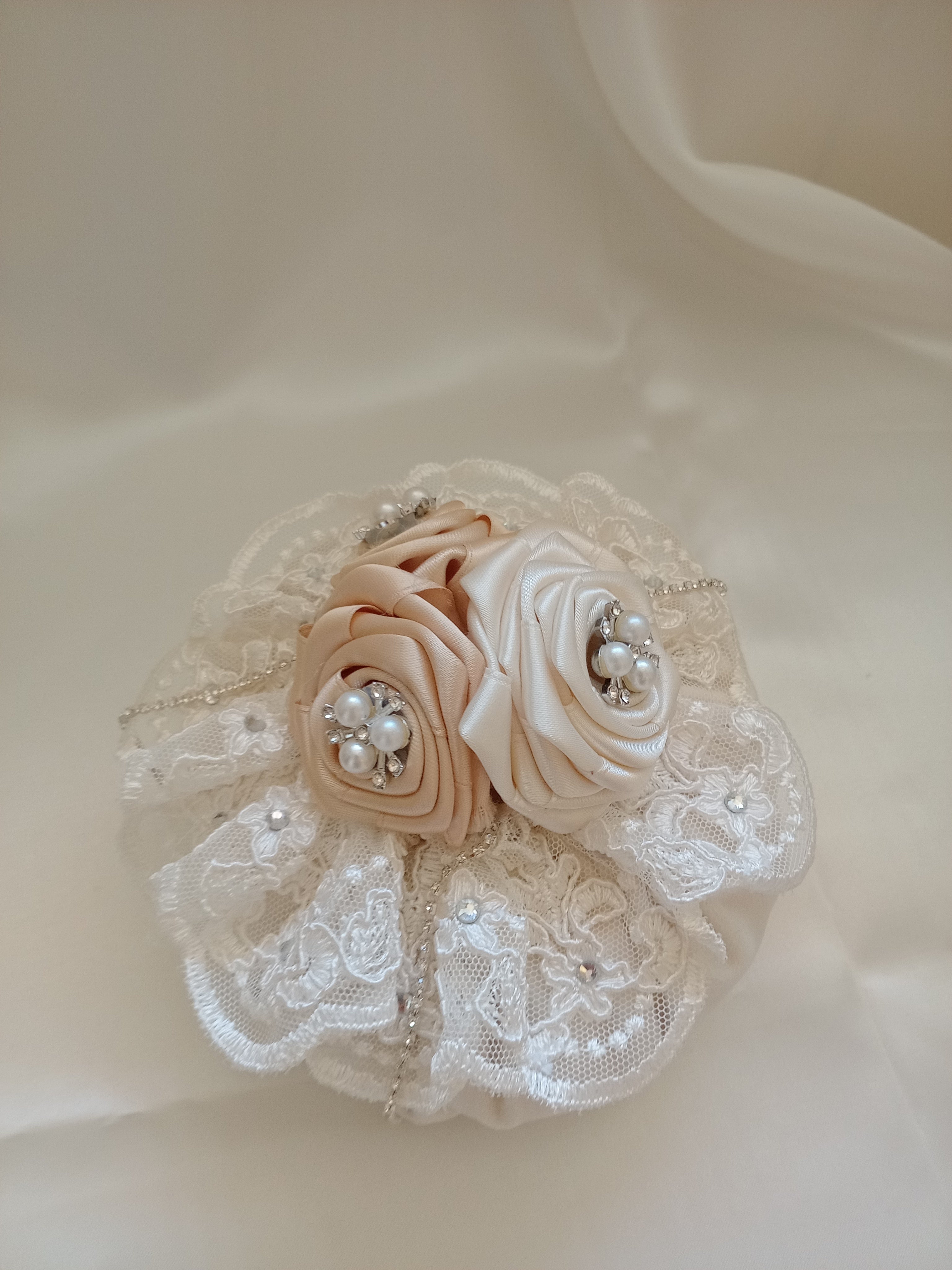 Bon Bon in Velluto con Rose – Bomboniera Matrimonio Fatta a Mano