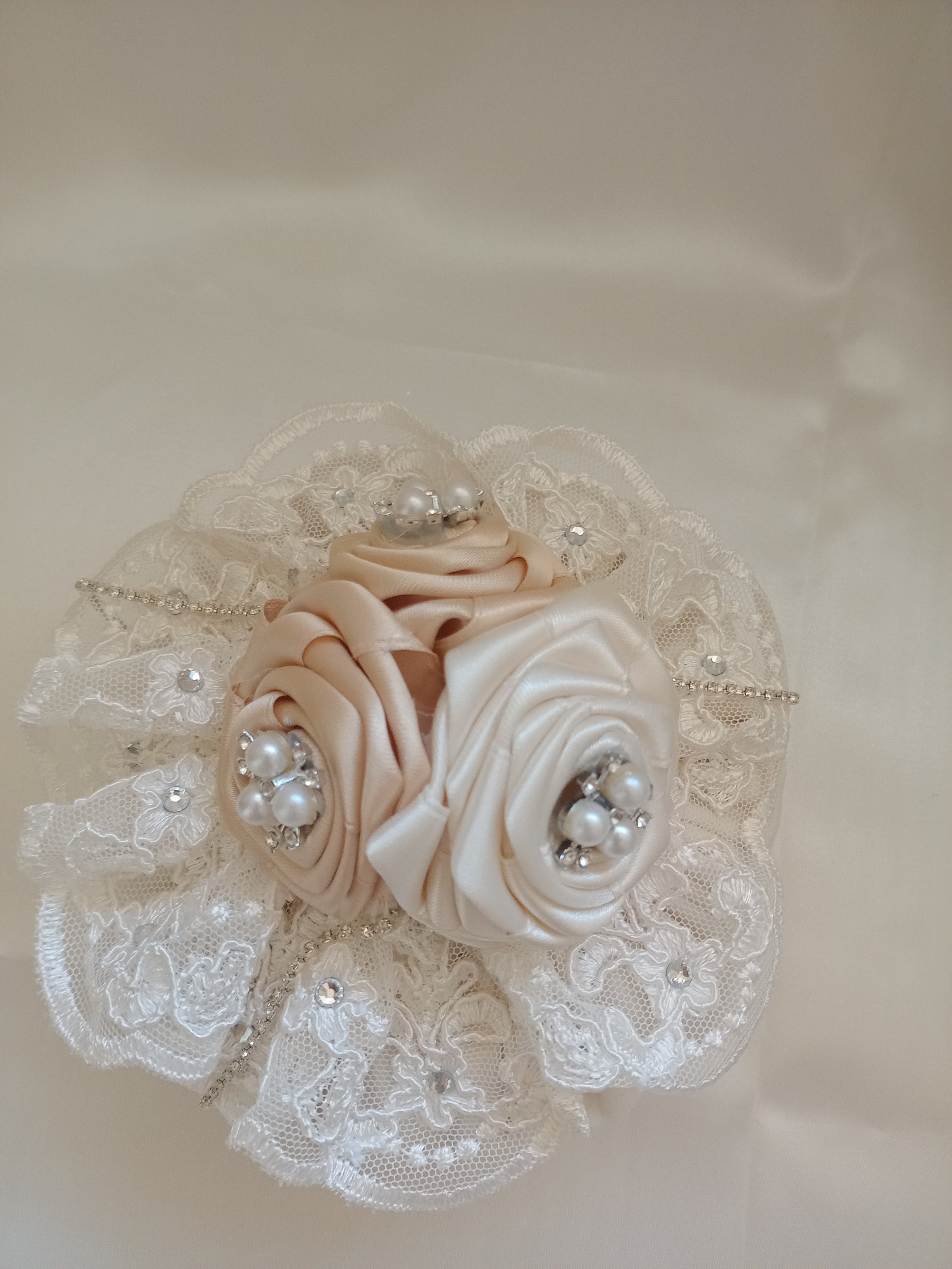 Bon Bon in Velluto con Rose – Bomboniera Matrimonio Fatta a Mano