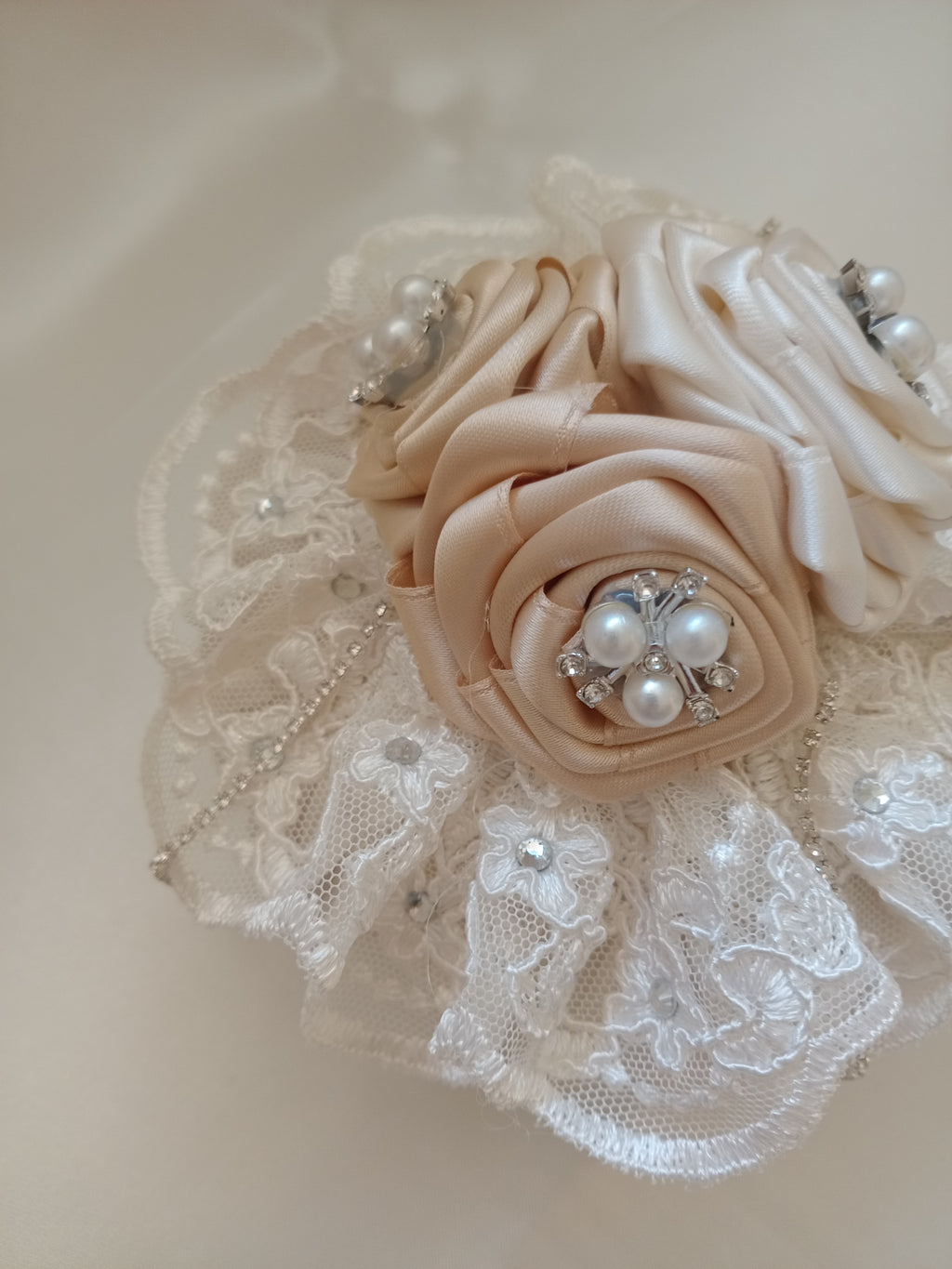 Bon Bon in Velluto con Rose – Bomboniera Matrimonio Fatta a Mano